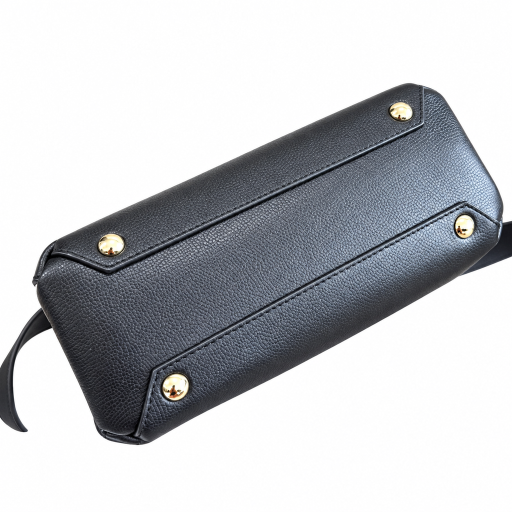 Burberry Versatile Crossbody Bag for Everyday Style